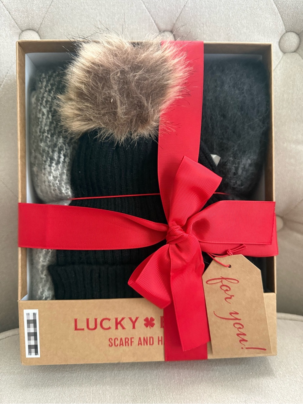 Lucky Brand Black Ribbed Beanie & Pom Gift Set